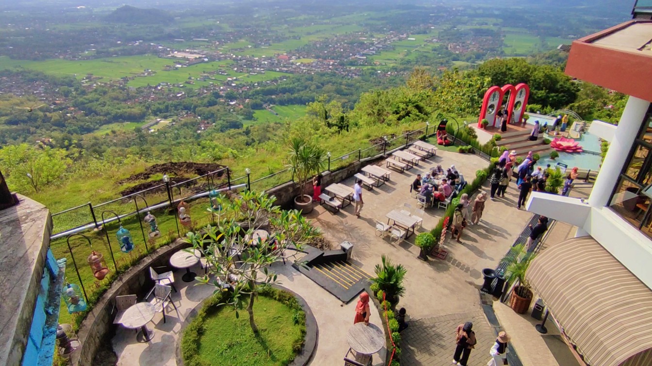 Wisata Heha Jogja Sky View Gunung Kidul cafe outdoor